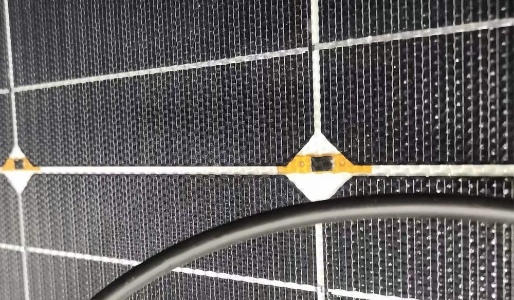 by pass diode built in solar panel pic